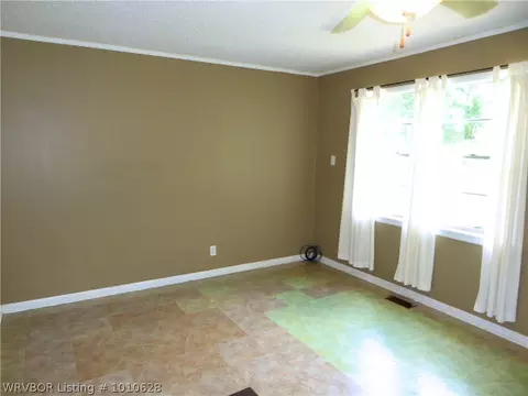 706 E Gary St, Greenwood, AR 72936 photo 4