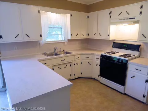 706 E Gary St, Greenwood, AR 72936 photo 5