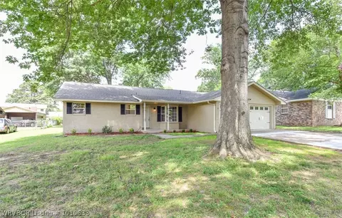 1905 46th Ter, Fort Smith, AR 72904 photo 2