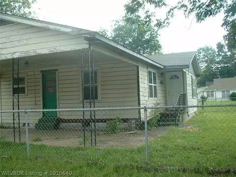 4526 Young St, Fort Smith, AR 72904 photo 2