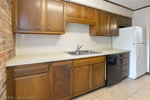 1500 S Albert Pike Ave #11, Fort Smith, AR 72903 photo 3