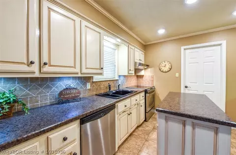 702 E Pryor Ave, Pocola, OK 74902 photo 10
