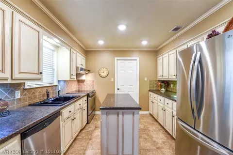 702 E Pryor Ave, Pocola, OK 74902 photo 9