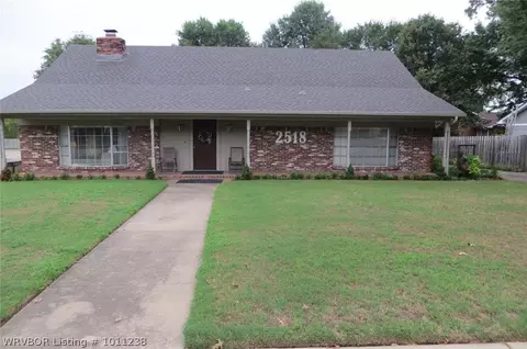 2518 Riviera Cir, Fort Smith, AR 72903 photo 1