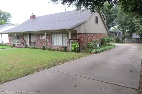 2518 Riviera Cir, Fort Smith, AR 72903 photo 2