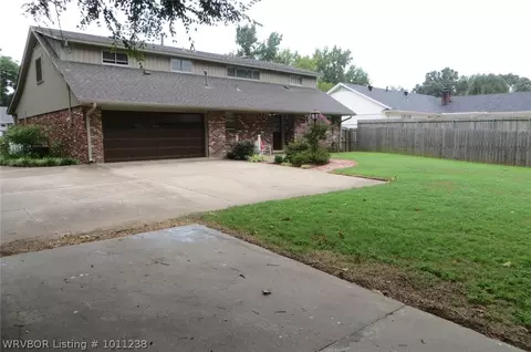 2518 Riviera Cir, Fort Smith, AR 72903 photo 4