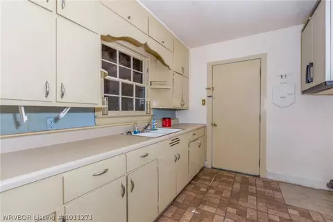1325 S 17 St, Fort Smith, AR 72901 photo 5