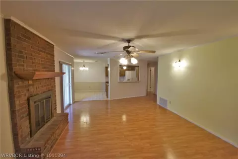 1603 Strozier Ct, Barling, AR 72923 photo 2