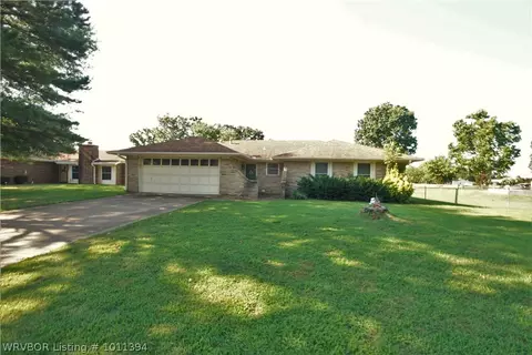 1603 Strozier Ct, Barling, AR 72923 photo 1