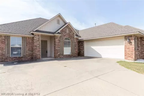 704 Windbrook Ct, Fort Smith, AR 72908 photo 2