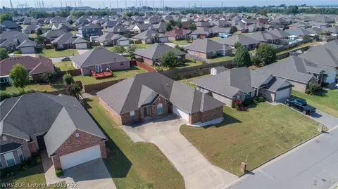 704 Windbrook Ct, Fort Smith, AR 72908 photo 3
