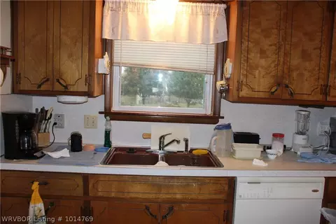 203 Cedar St, Hackett, AR 72937 photo 4