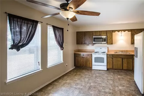 1404 15th Ter, Barling, AR 72923 photo 3