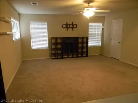 606 Trenton Dr, Fort Smith, AR 72908 photo 3