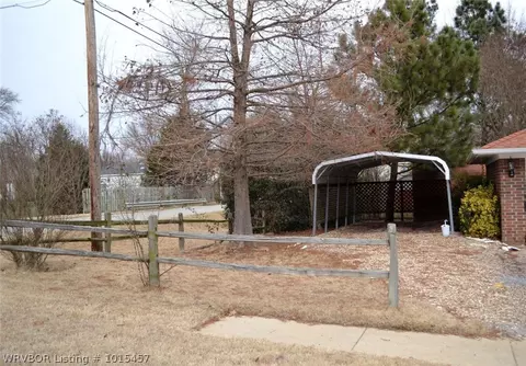 1004 9 St, Barling, AR 72923 photo 3
