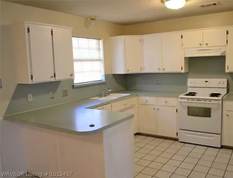 1004 9 St, Barling, AR 72923 photo 7