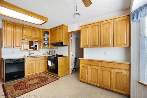 1310 Strozier Ct, Barling, AR 72923 photo 4