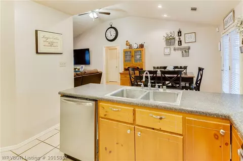 1305 S Division St, Lavaca, AR 72941 photo 9