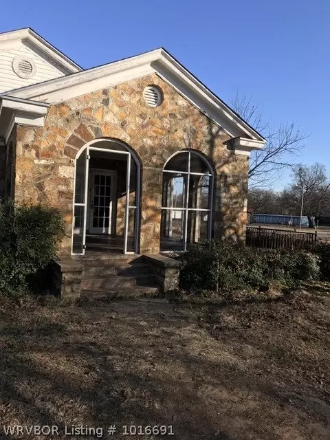 301 E Broadway St, Spiro, OK 74959 photo 3