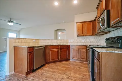 310 Regency Dr, Barling, AR 72923 photo 4