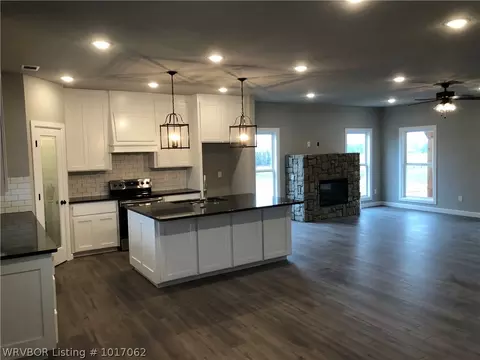 2128 Dow Jones, Alma, AR 72921 photo 4