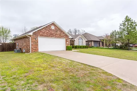 713 Windbrook Ct, Fort Smith, AR 72908 photo 2