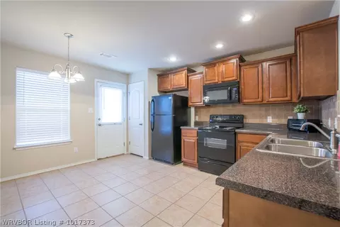 302 Regency Dr, Barling, AR 72923 photo 5