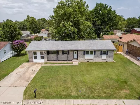 8001 Hermitage Dr, Fort Smith, AR 72908 photo 1