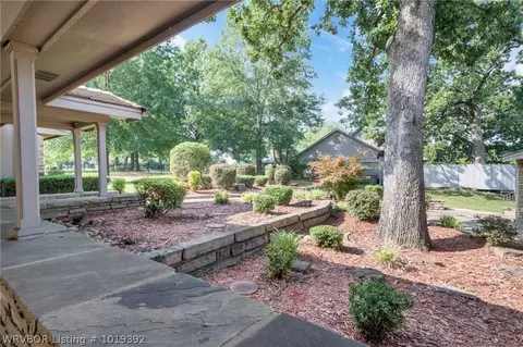 8401 Rosewood Dr, Fort Smith, AR 72903 photo 2