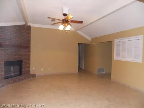 2405 Meadow Ln, Barling, AR 72923 photo 4