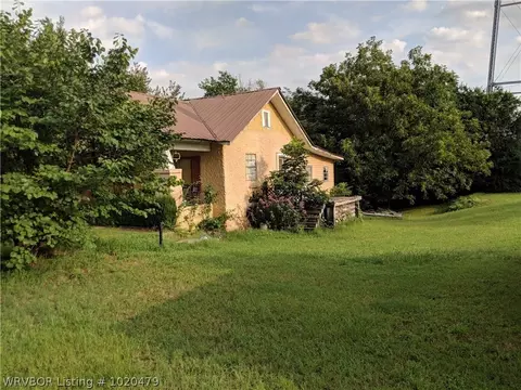 407 1st St, Hartford, AR 72938 photo 2