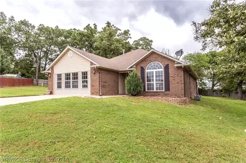 106 Elizabeth Ct, Barling, AR 72923 photo 1