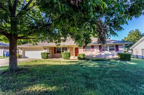 1305 Meadow Ln, Fort Smith, AR 72908 photo 2
