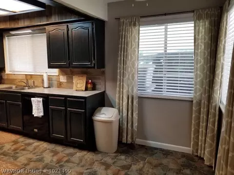 1009 N 4th St, Paris, AR 72855 photo 5