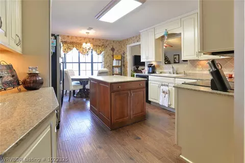 9205 Rosewood Dr, Fort Smith, AR 72903 photo 4