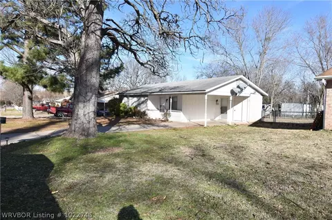 910 Pattie Ln, Barling, AR 72923 photo 2