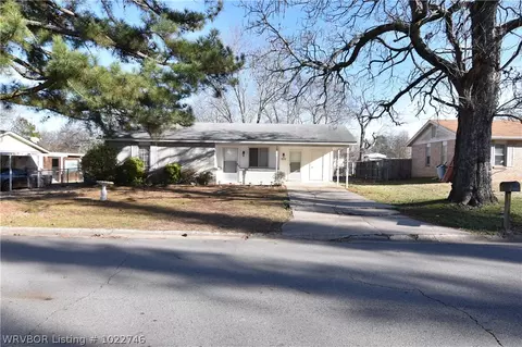 910 Pattie Ln, Barling, AR 72923 photo 1