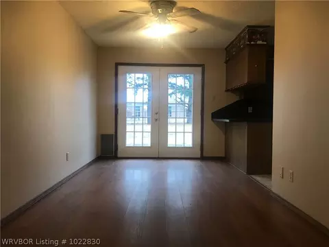 1307 Strozier Ct, Barling, AR 72923 photo 6