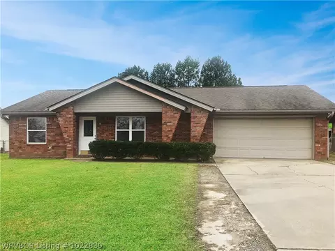 1307 Strozier Ct, Barling, AR 72923 photo 1