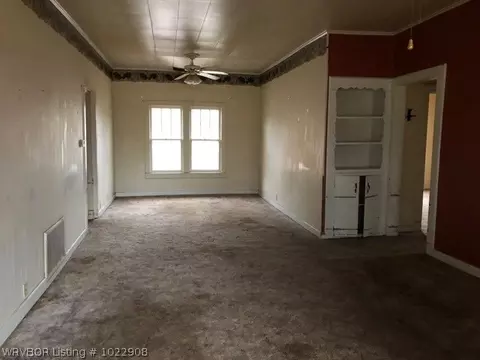 396 W 4th St, Waldron, AR 72958 photo 9
