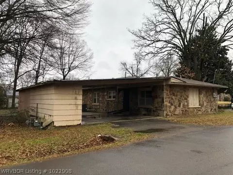 396 W 4th St, Waldron, AR 72958 photo 2
