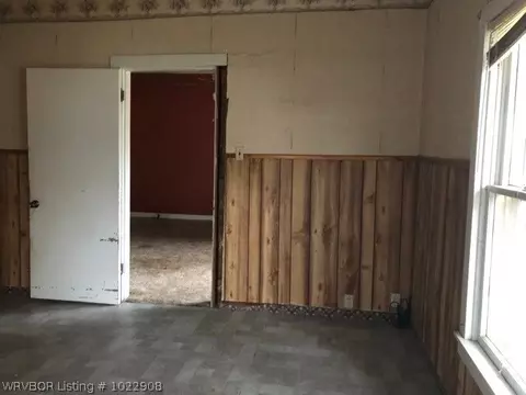 396 W 4th St, Waldron, AR 72958 photo 4
