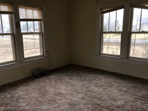 396 W 4th St, Waldron, AR 72958 photo 5