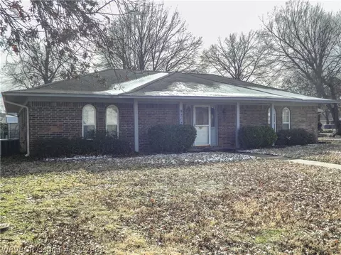 9212 S Fresno St, Fort Smith, AR 72903 photo 2