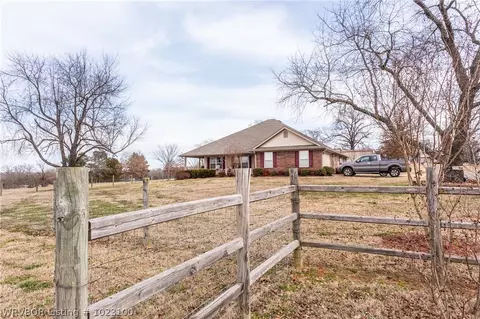 1704 Chapman Ct, Lavaca, AR 72941 photo 5