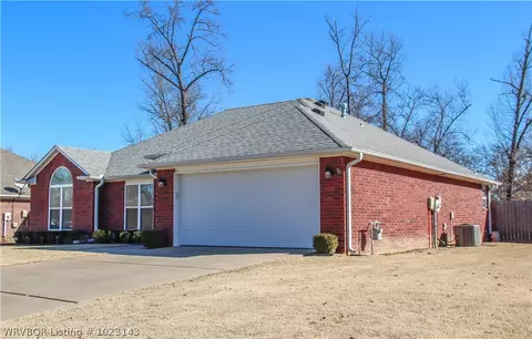 1002 Jessie Dr, Lavaca, AR 72941 photo 2