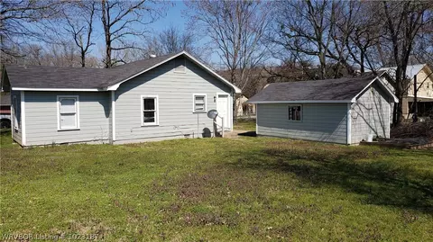 105 E Market St, Ozark, AR 72949 photo 3