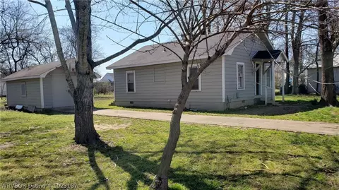 105 E Market St, Ozark, AR 72949 photo 2