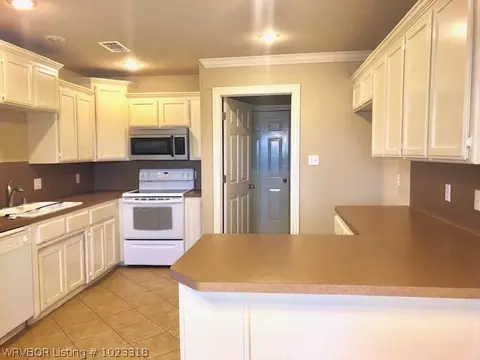 101 Elizabeth Ct, Barling, AR 72923 photo 4