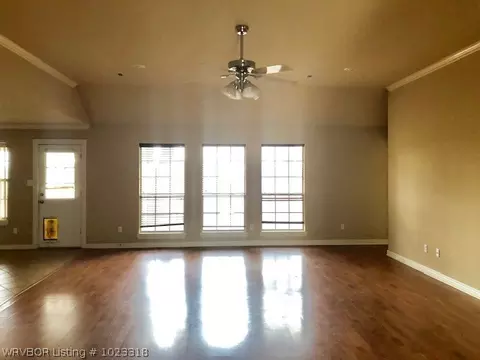 101 Elizabeth Ct, Barling, AR 72923 photo 2